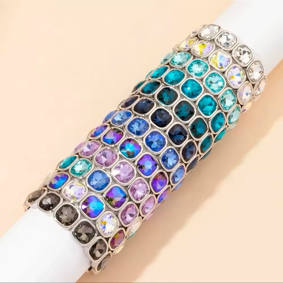 Anthropologie Green Gold Gemstone Crystal Stretch Bracelet - Picture 5 of 16